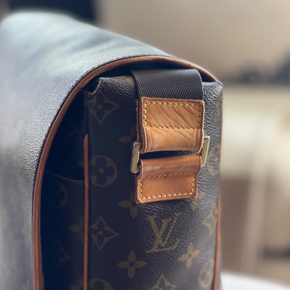 Louis Vuitton Abbesses Messenger - Picture 7 of 15